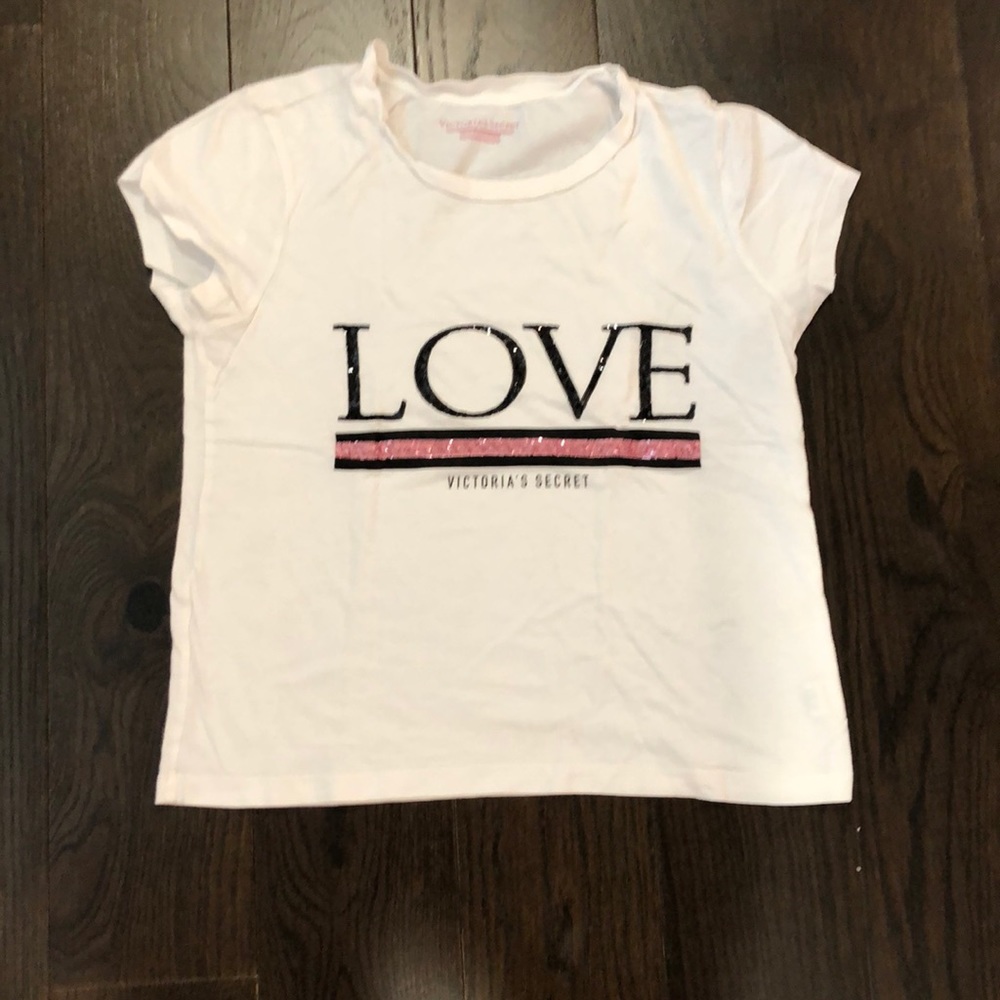 white vs shirt